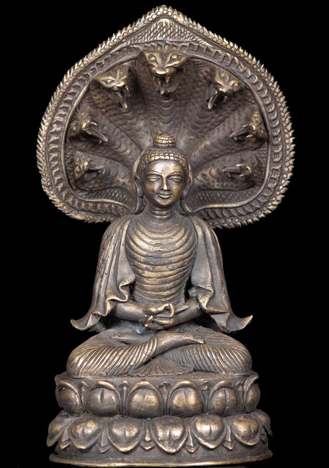Thần rắn Mucilinda – lấy thân che cho Phật khi ngài mới chứng chánh đẳng giác
